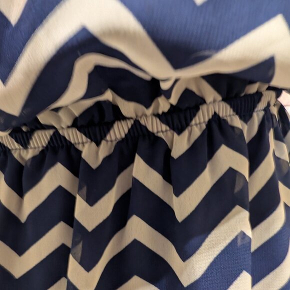 Speechless Chevron Pattern Mini Dress Flutter Sleeves Elastic Waist Size Small - Picture 2 of 10